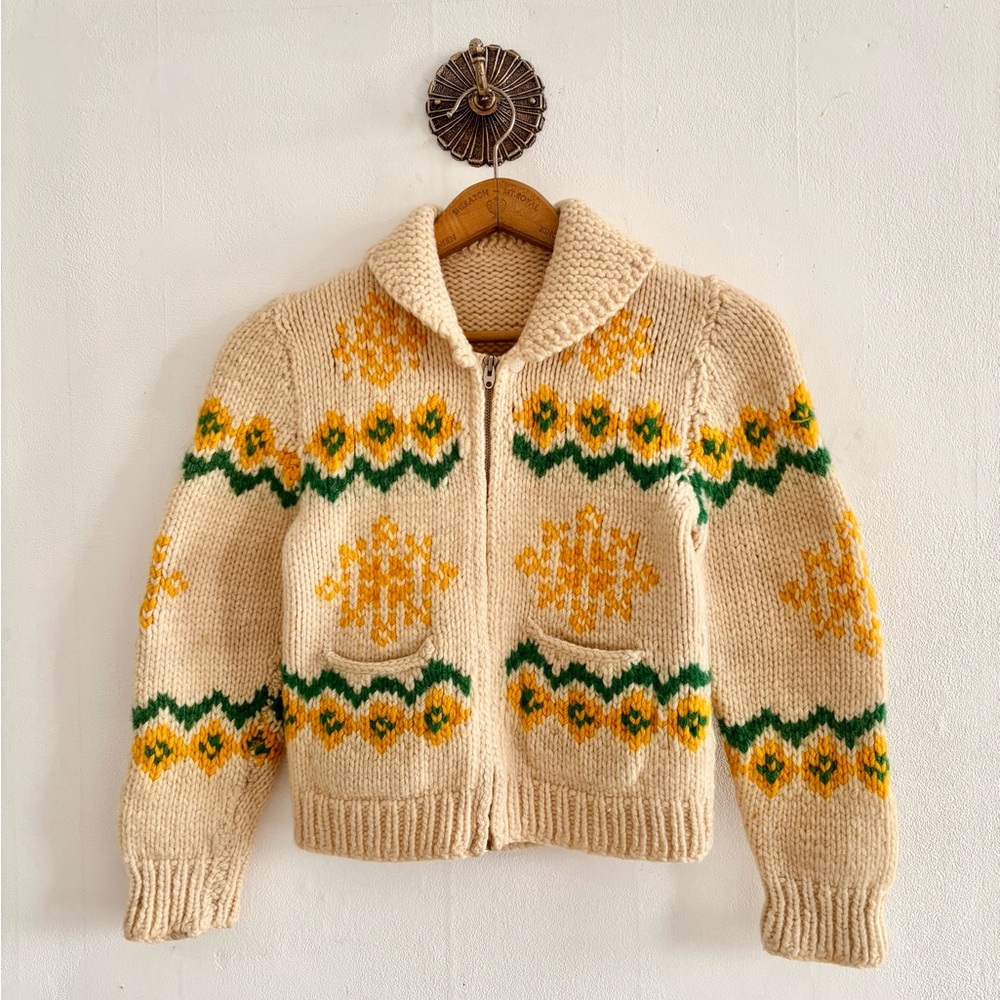 1960/70’s Yellow Flowers Knit Mary Maxim